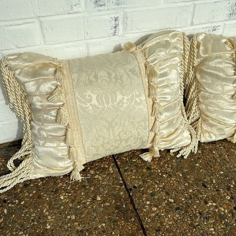 CAMELOT~FRINGED~RECTANGLE~VERY NICE~WELL MADE~THROW PILLOW~W/TWISTED ROPE~BR